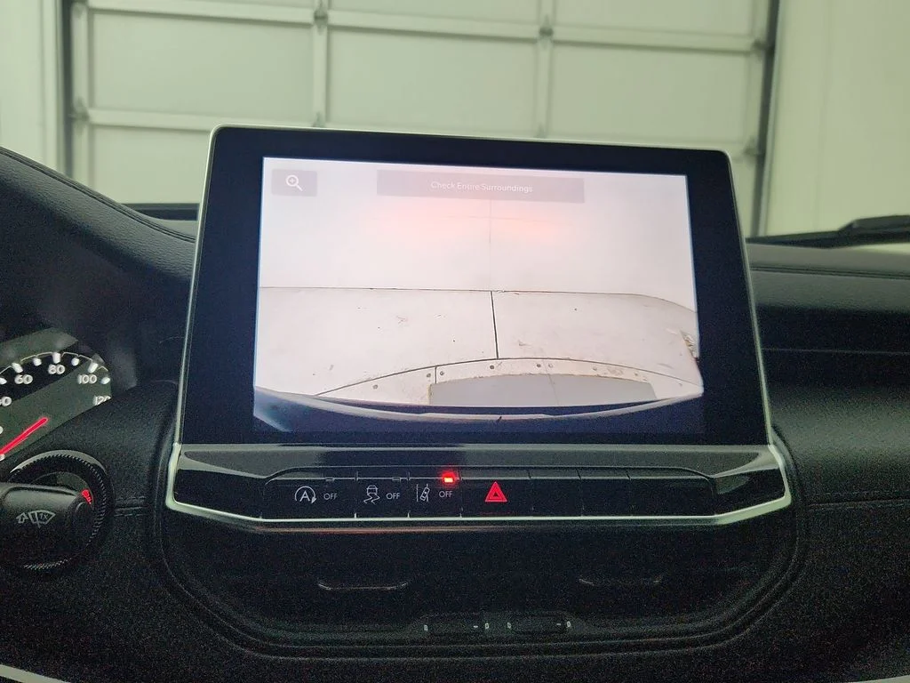New 2026 Diamond Black Crystal Pearlcoat Jeep Latitude image 24