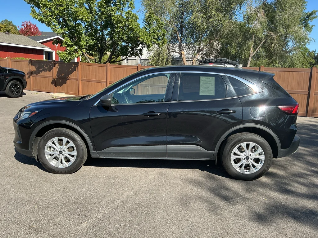 Used 2024 Agate Black Metallic Ford Active image 8