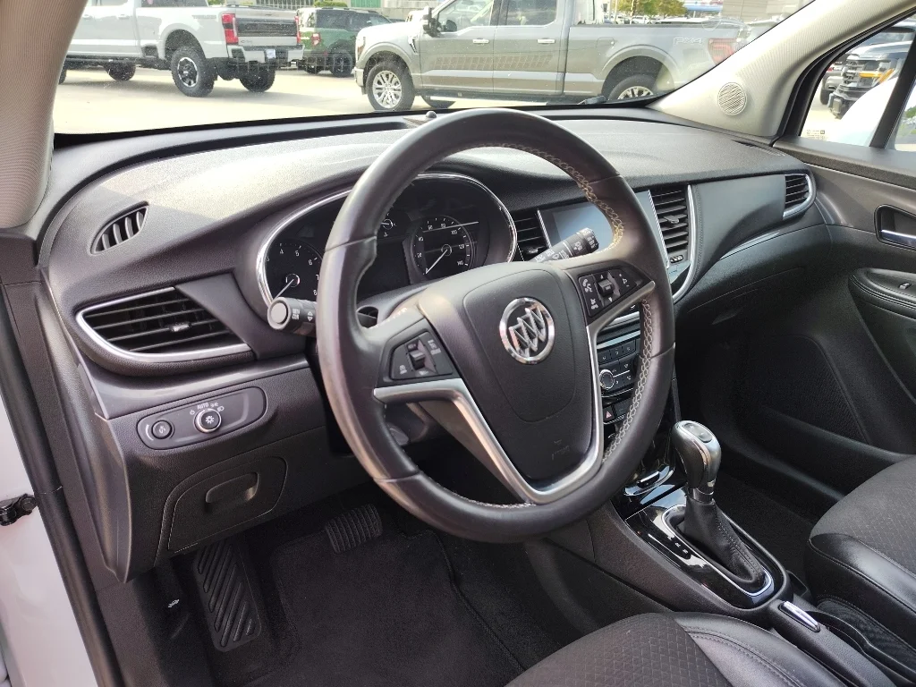 Used 2021 Summit White Buick Preferred image 10