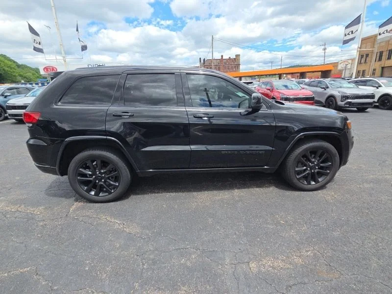 Used 2020 Black Jeep Altitude image 8