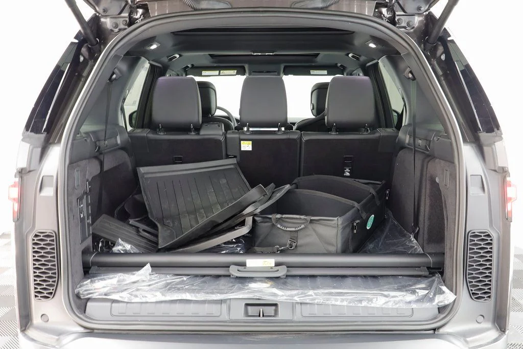 New 2025 Gray Land Rover S image 18