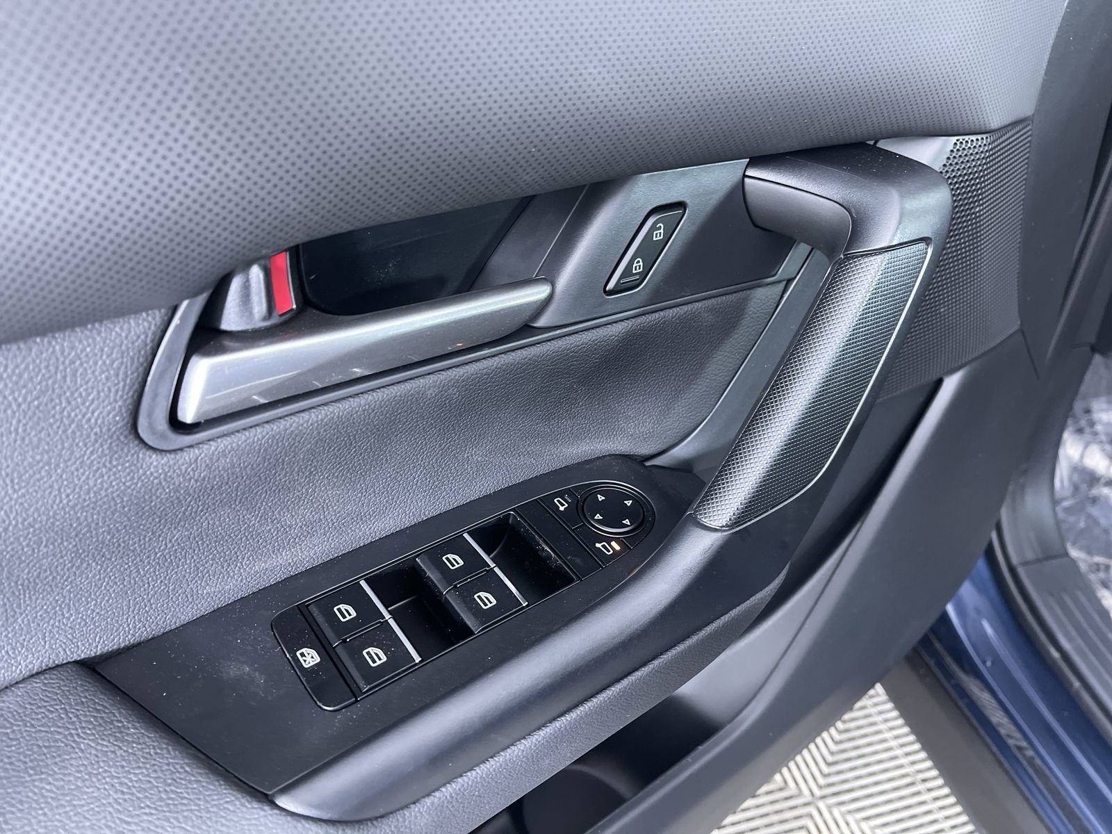 2025 Mazda CX-50 Premium - Photo 12