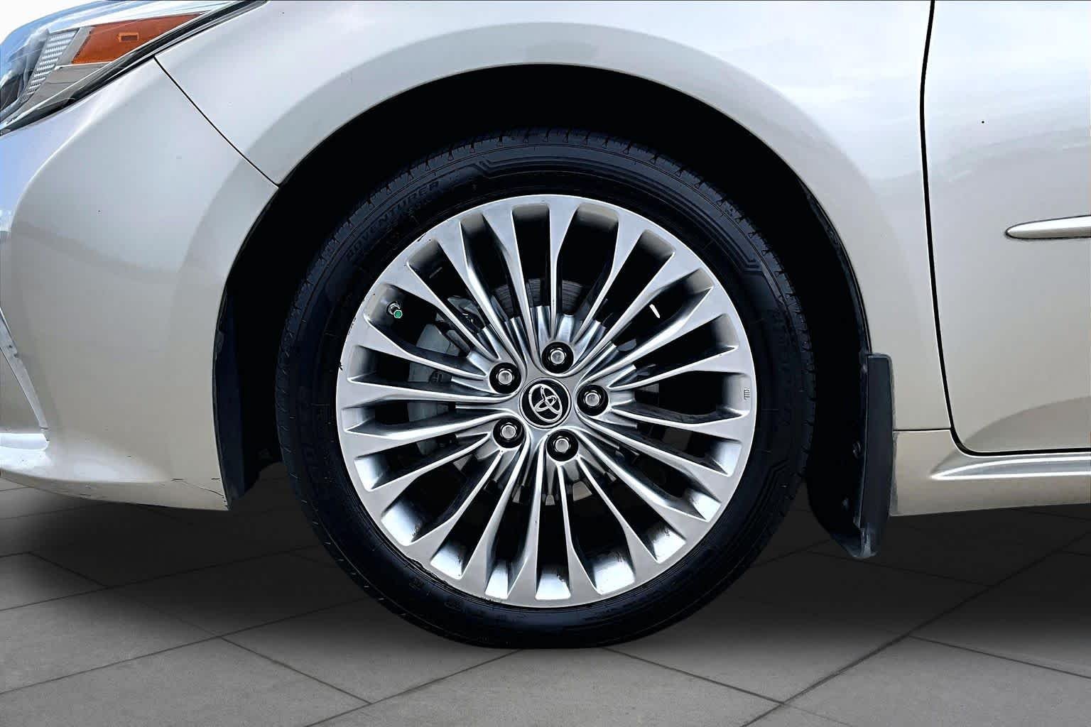 Used 2018 Creme Brulee Mica Toyota Limited image 11