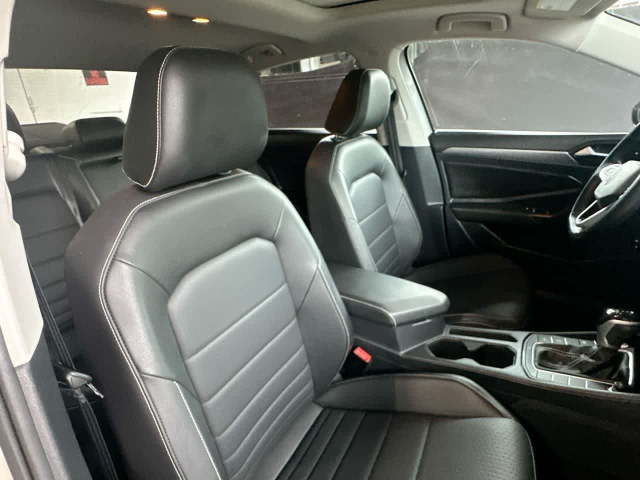 Used 2022 Pyrite Silver Metallic Volkswagen SE image 27