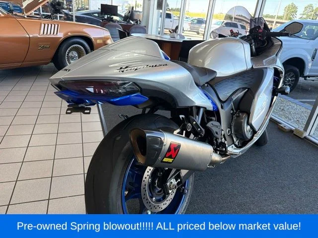 Used 2025 Silver Suzuki R image 8