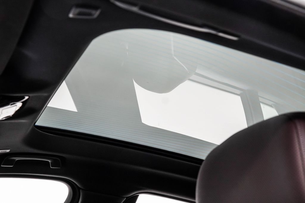 Used 2025 Black BMW 740i xDrive image 19