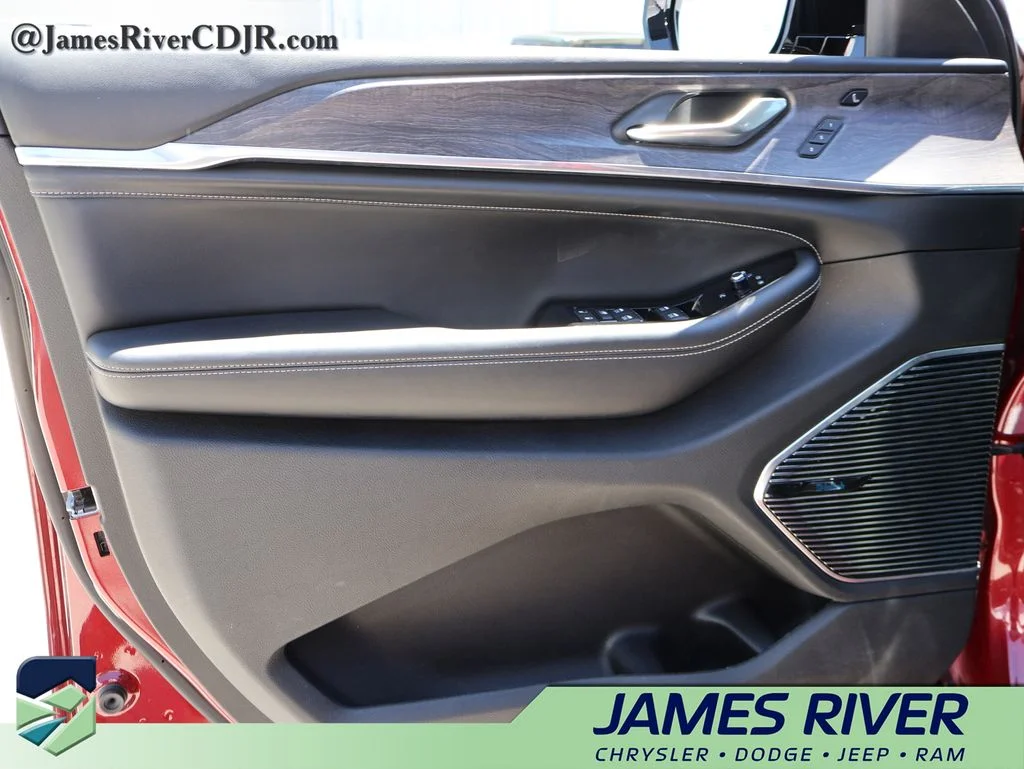 Used 2022 Red Jeep Overland image 22