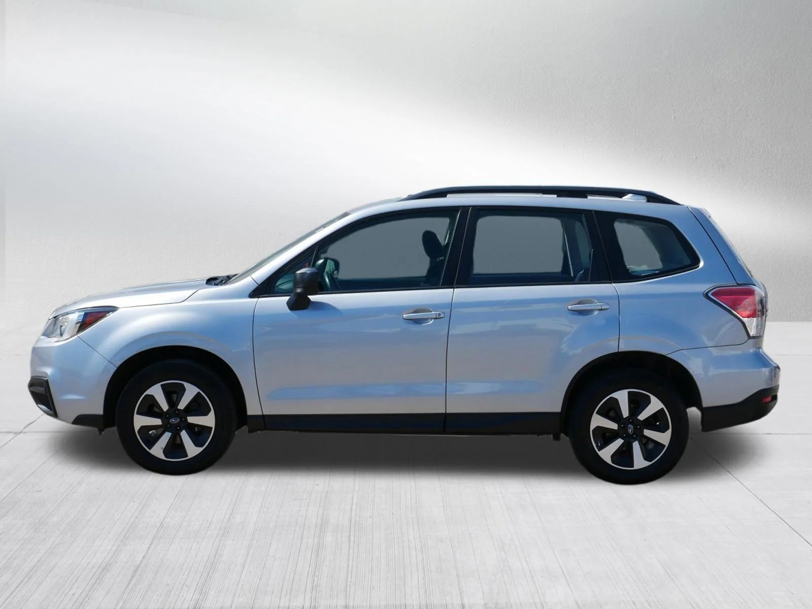Used 2018 Ice Silver Metallic Subaru SUV 2.5I CVT image 4