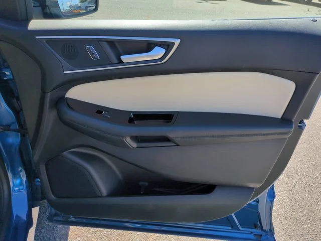 Used 2020 Blue Ford SEL image 33