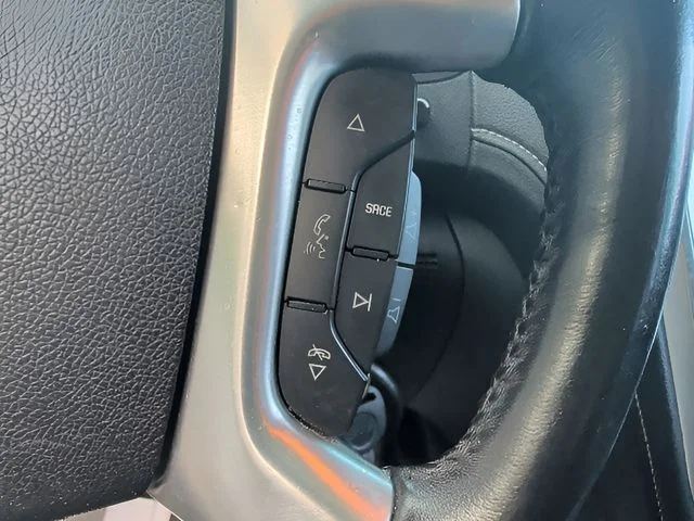 Used 2017 White GMC Limited image 21