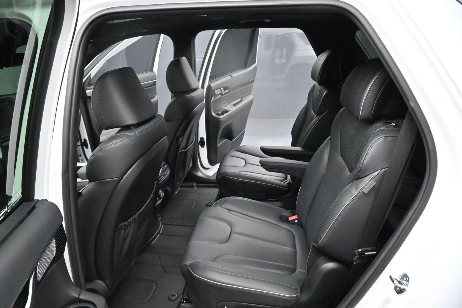 Used 2024 Hyper White Hyundai Calligraphy image 32