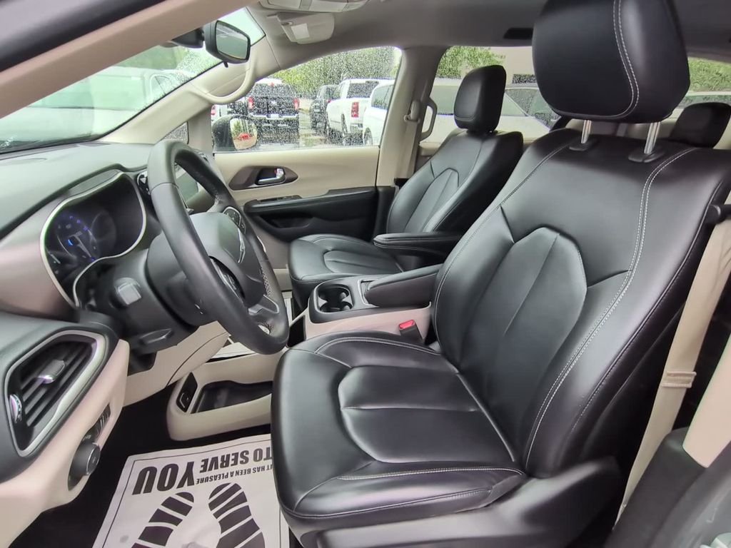Used 2023 White Chrysler Touring L image 11