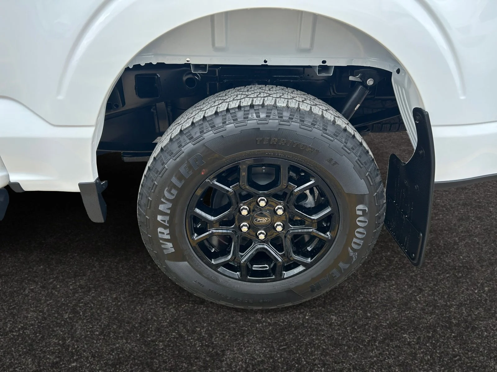 New 2026 Oxford White Ford XLT image 9