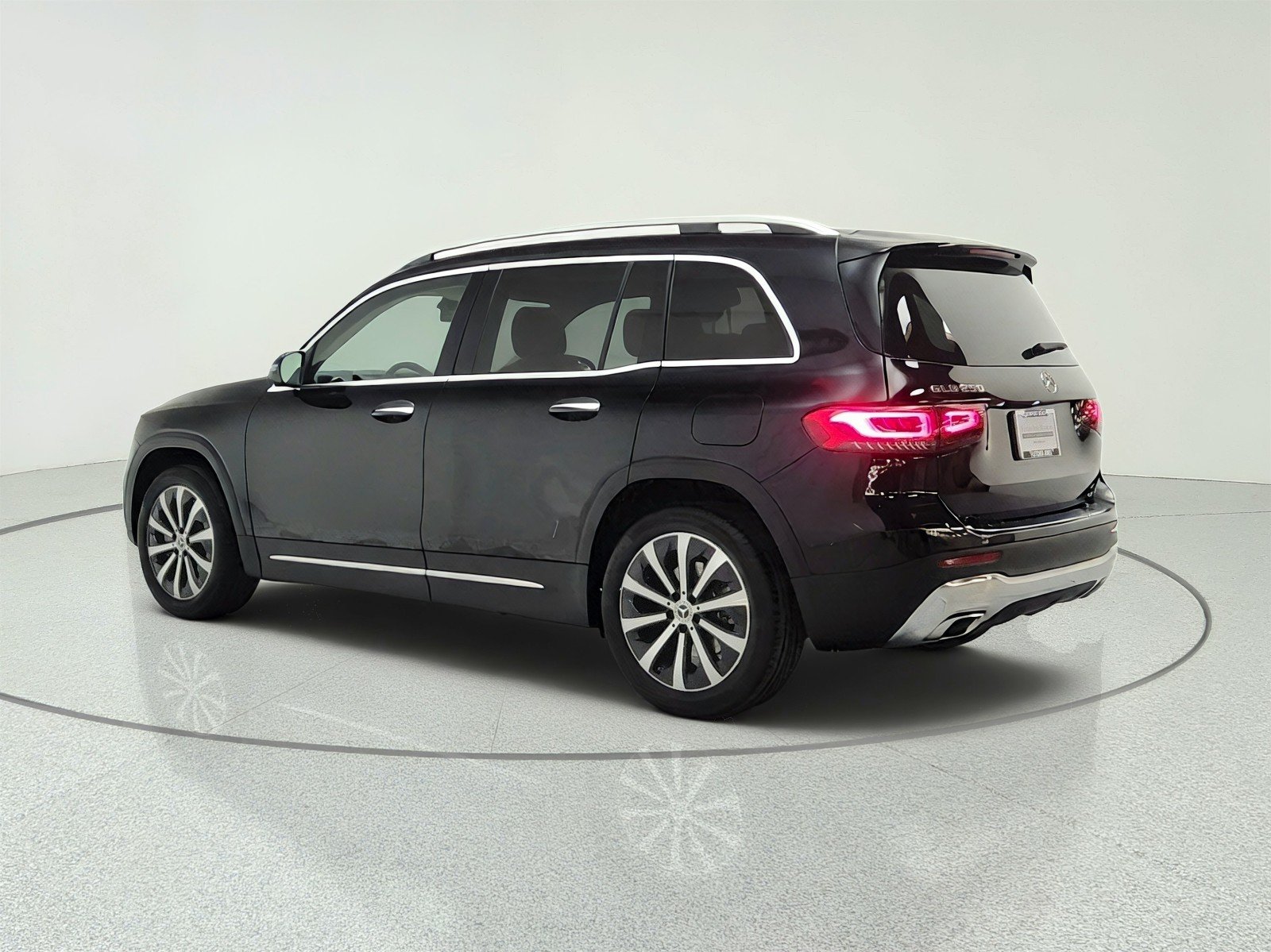 Used 2023 Night Black Mercedes-Benz GLB 250 SUV image 7