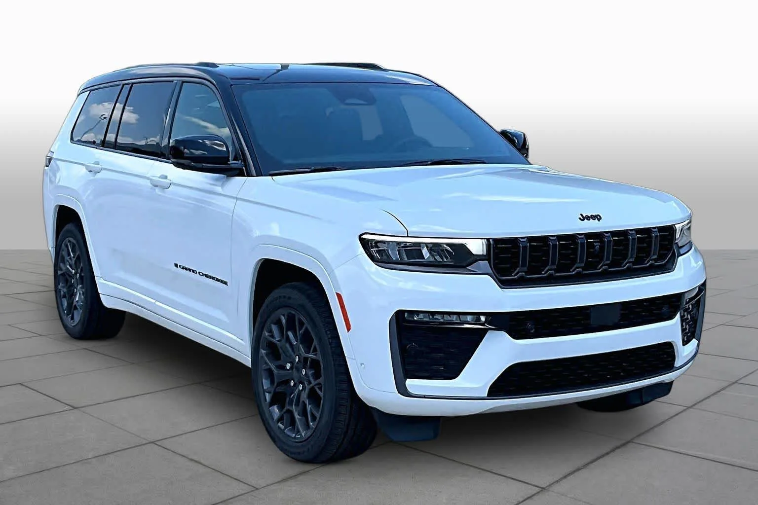 New 2026 Bright White Clear-Coat Exterior Paint Jeep Summit image 3