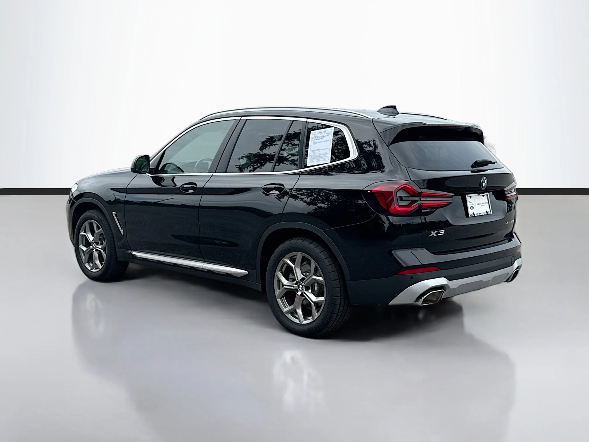 Used 2024 Black Sapphire Metallic BMW xDrive30i image 3