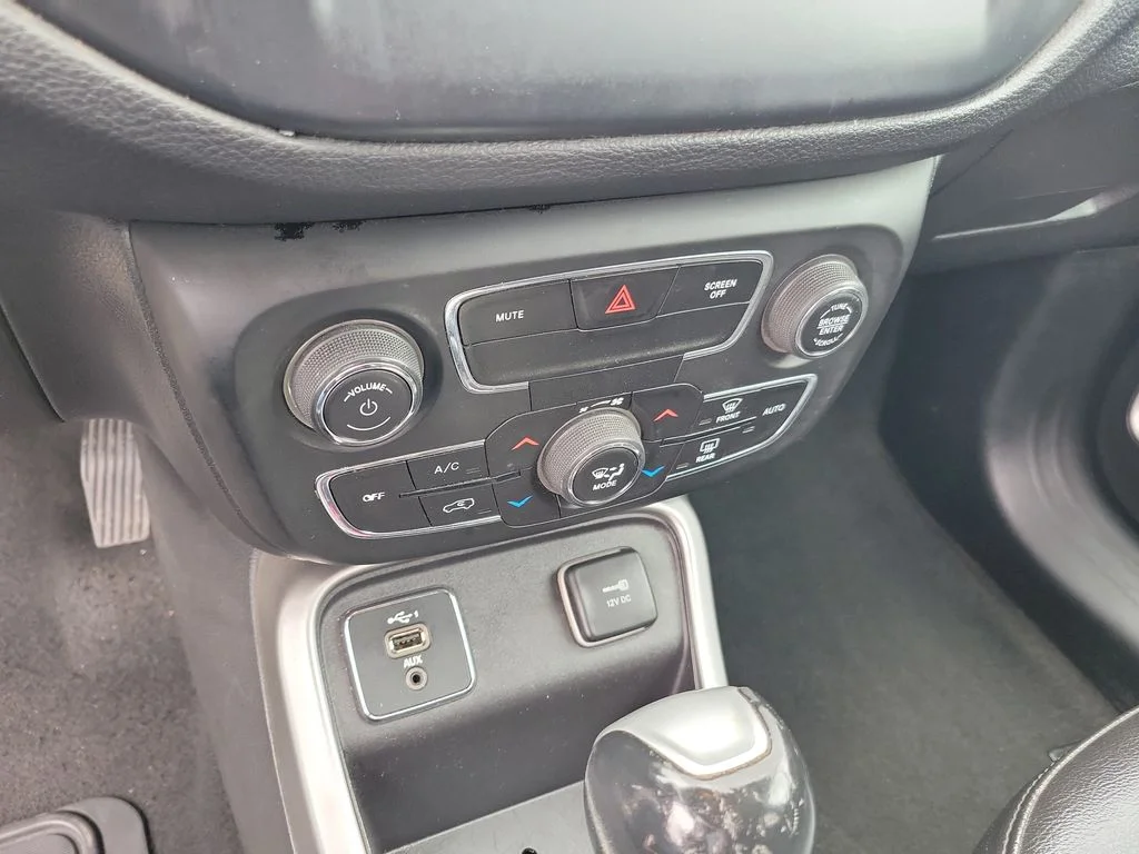 Used 2020 Gray Jeep Latitude image 24