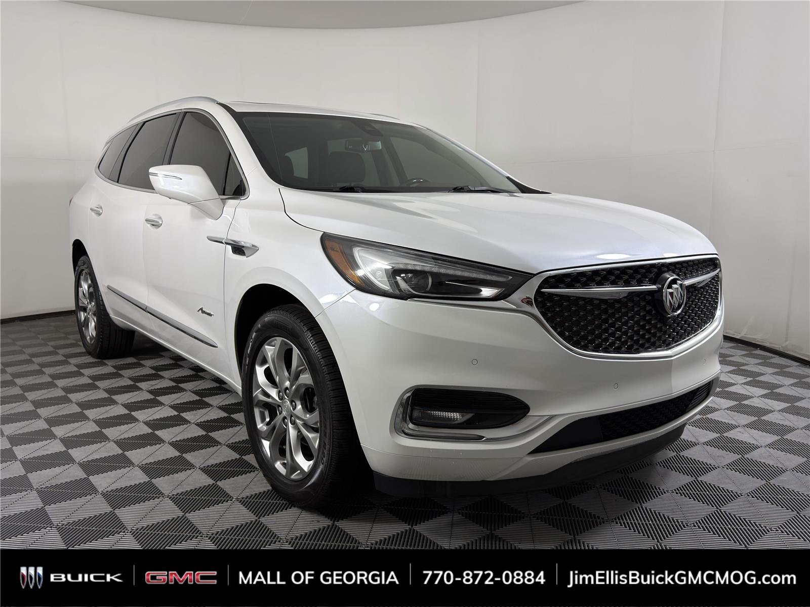 Used 2021 WHITE FROST TRICOAT Buick Avenir image 1