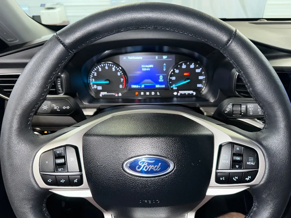 Used 2024 Red Ford XLT image 9
