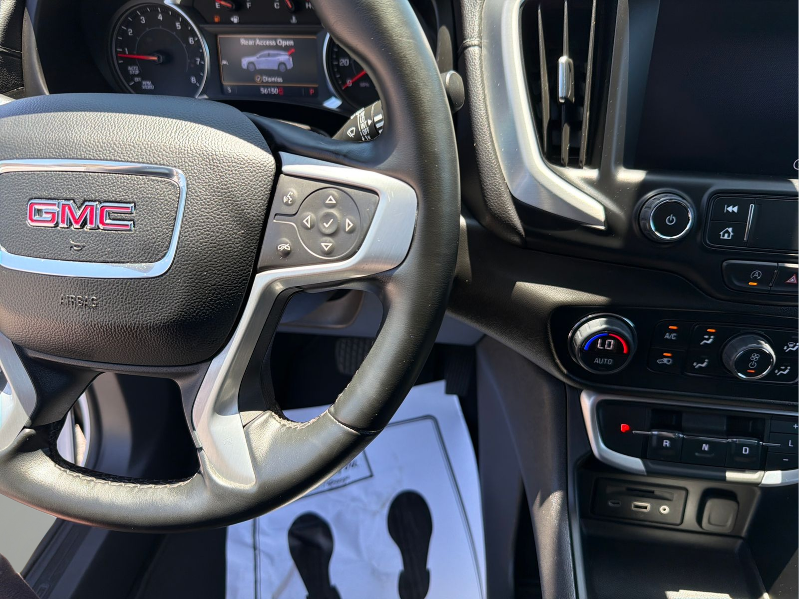 Used 2024 White GMC SLT image 14