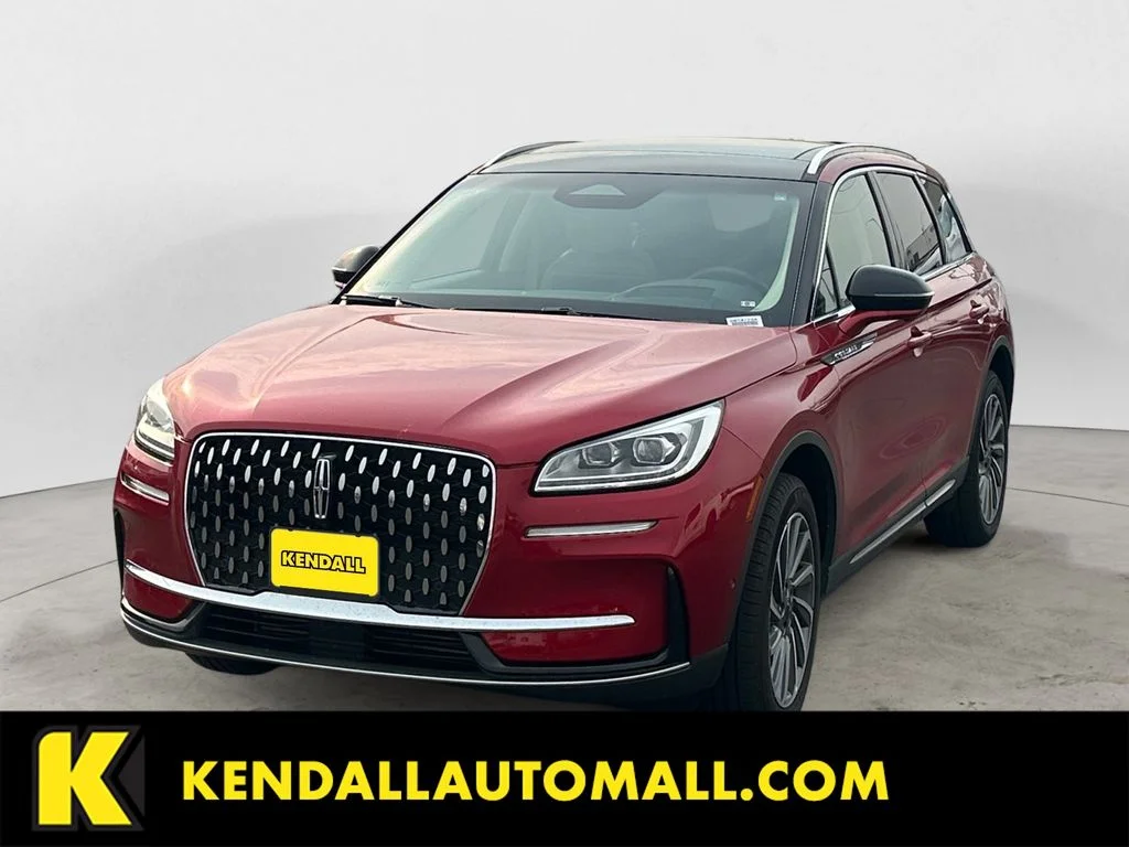 Used 2023 Red Lincoln Reserve image 1