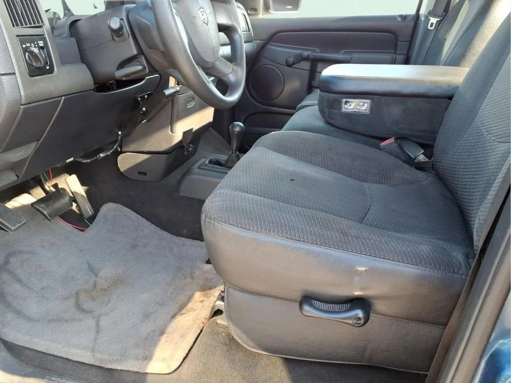 Used 2004 Blue Dodge SLT image 15