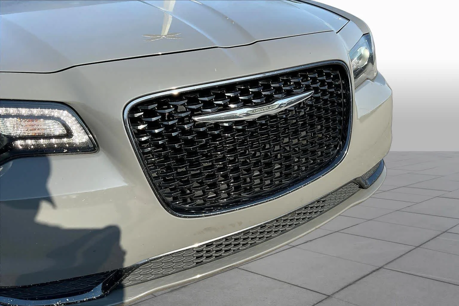 Used 2019 Ceramic Grey Clearcoat Chrysler Touring image 29