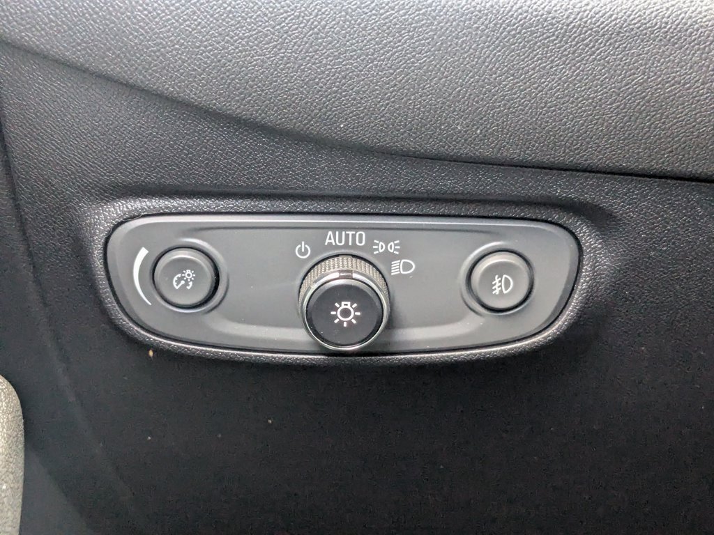 Used 2018 Summit White Chevrolet Premier image 23