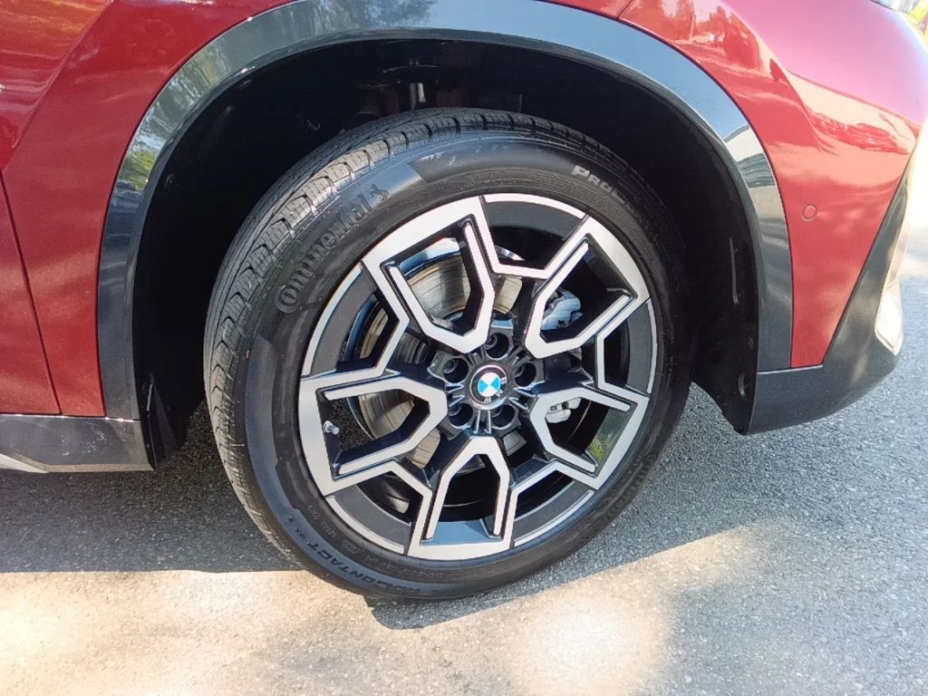 Used 2026 Vegas Red Metallic BMW xDrive28i image 32