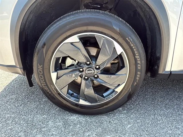 Used 2024 Brilliant Silver Metallic Nissan SV image 9