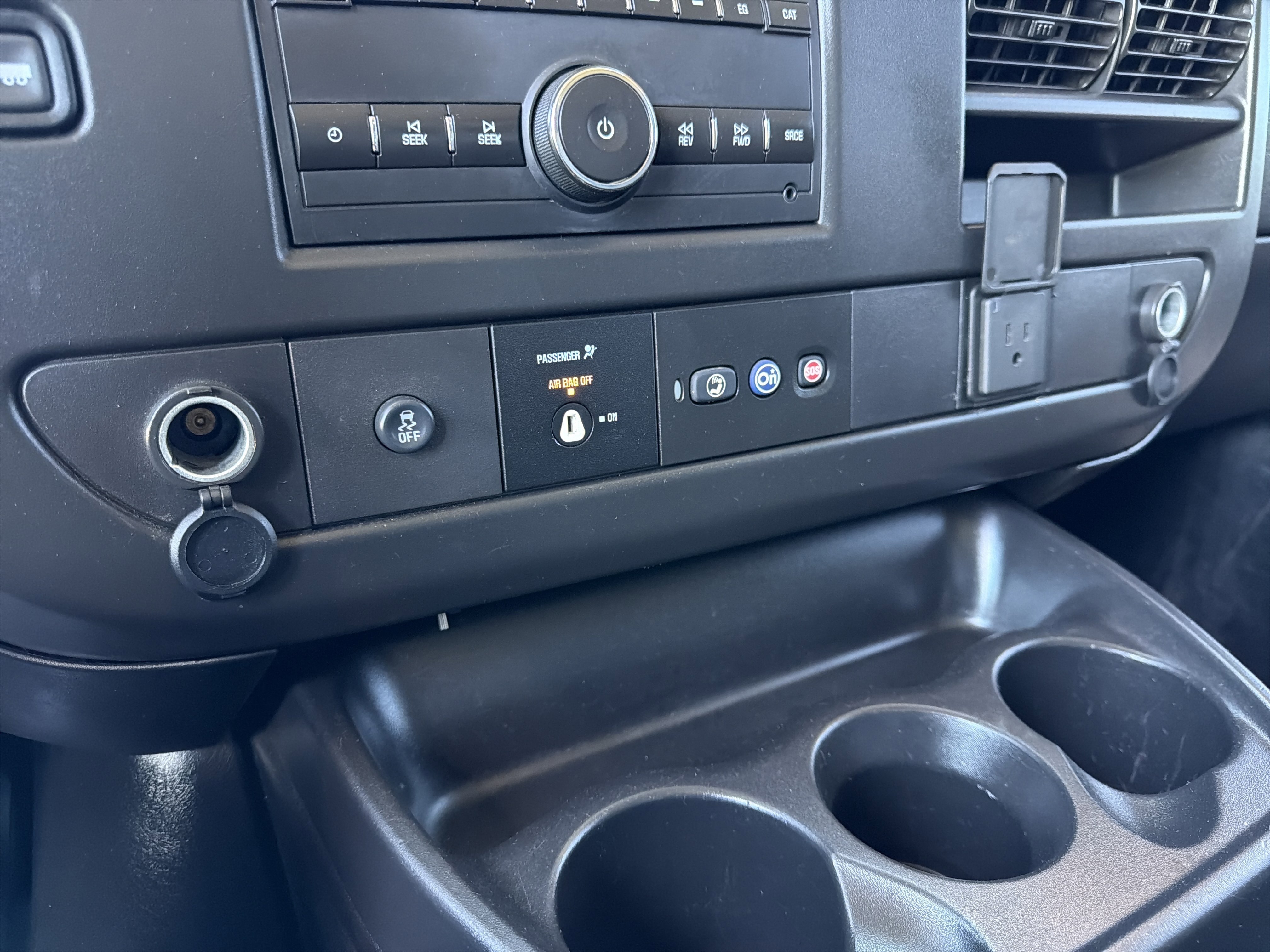 Used 2018 Summit White Chevrolet  image 18