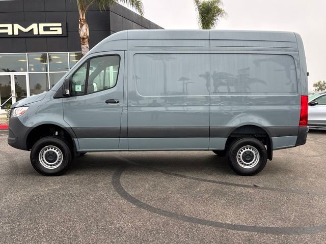 Used 2025 Blue Mercedes-Benz Cargo 144 WB image 10