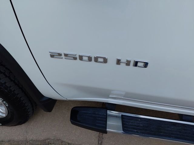 Used 2024 White Chevrolet LT image 34