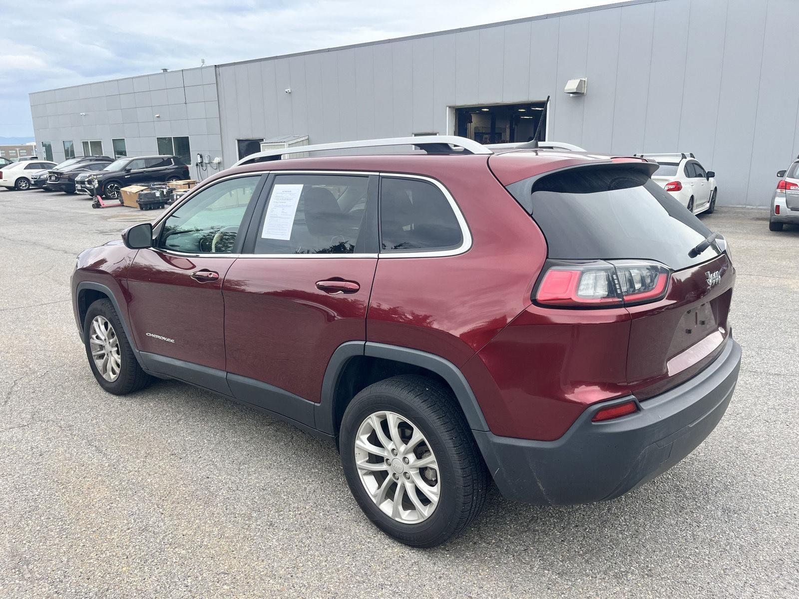Used 2019 Velvet Red Pearlcoat Jeep Latitude image 5