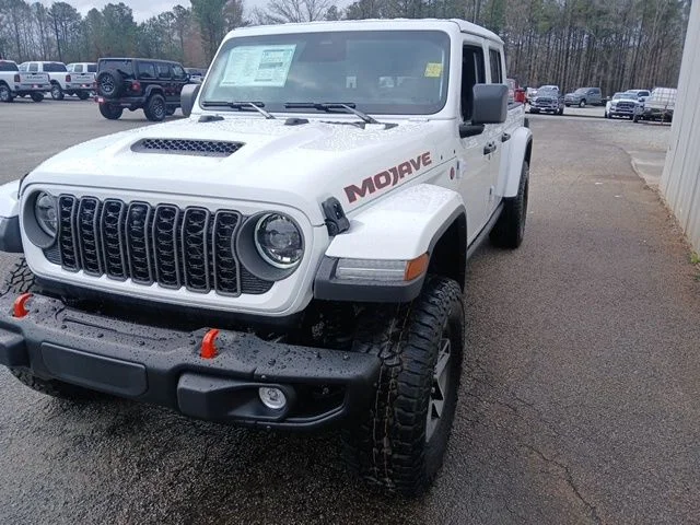 New 2026 Bright White Clear-Coat Exterior Paint Jeep Mojave X image 11
