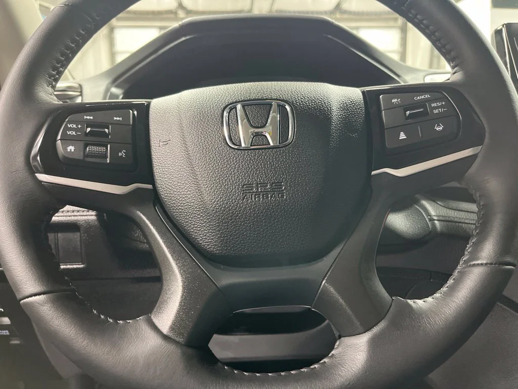 Used 2026 Platinum White Pearl Honda EX-L image 16