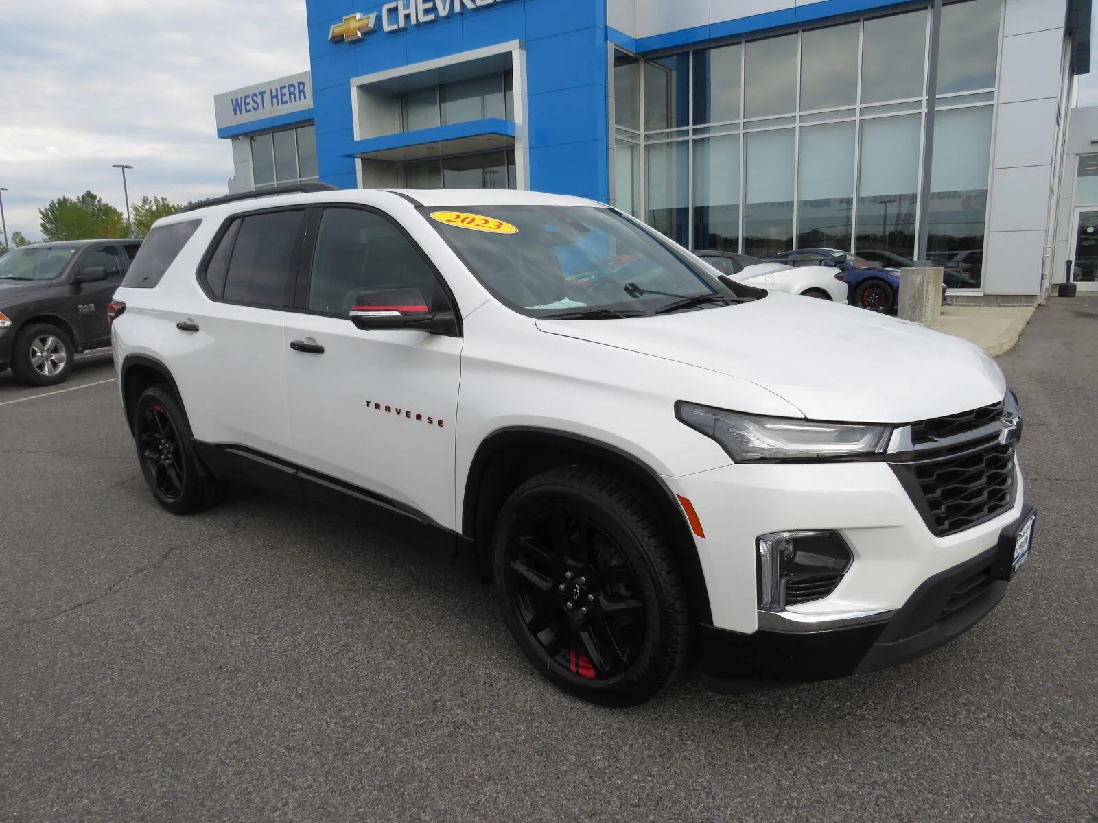 Used 2023 IRIDESCENT PEARL TRICOAT Chevrolet Premier image 4
