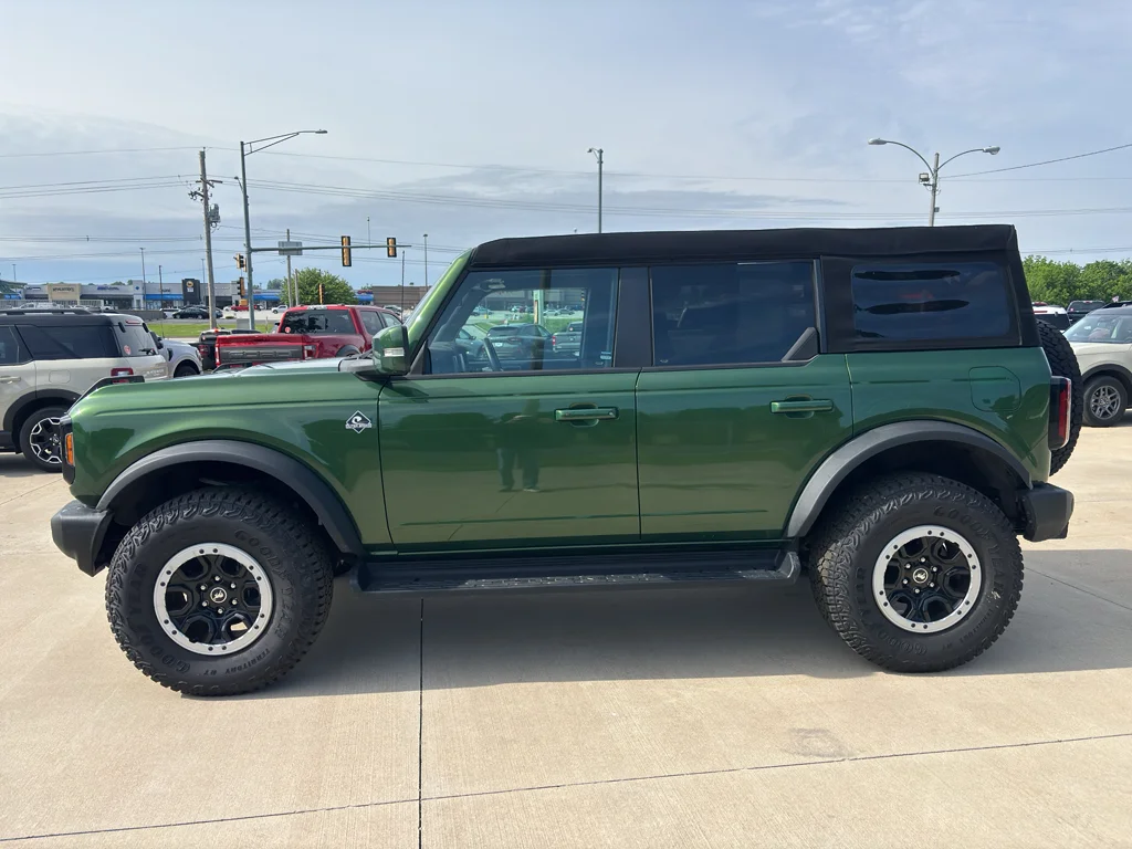 Used 2025 Eruption Green Metallic Ford Outer Banks image 3