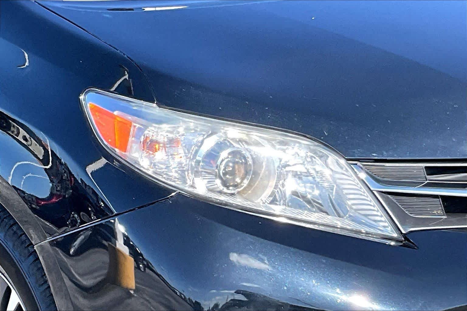 Used 2019 Midnight Black Metallic Toyota XLE Premium image 25