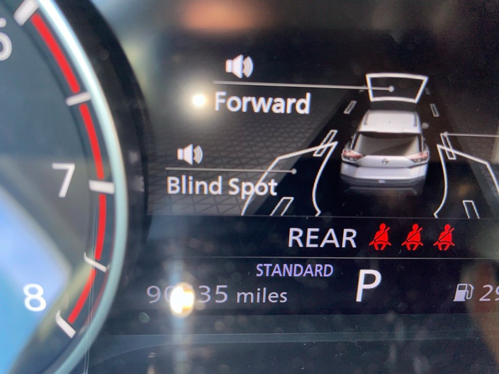 Used 2021 Glacier White Nissan S image 4