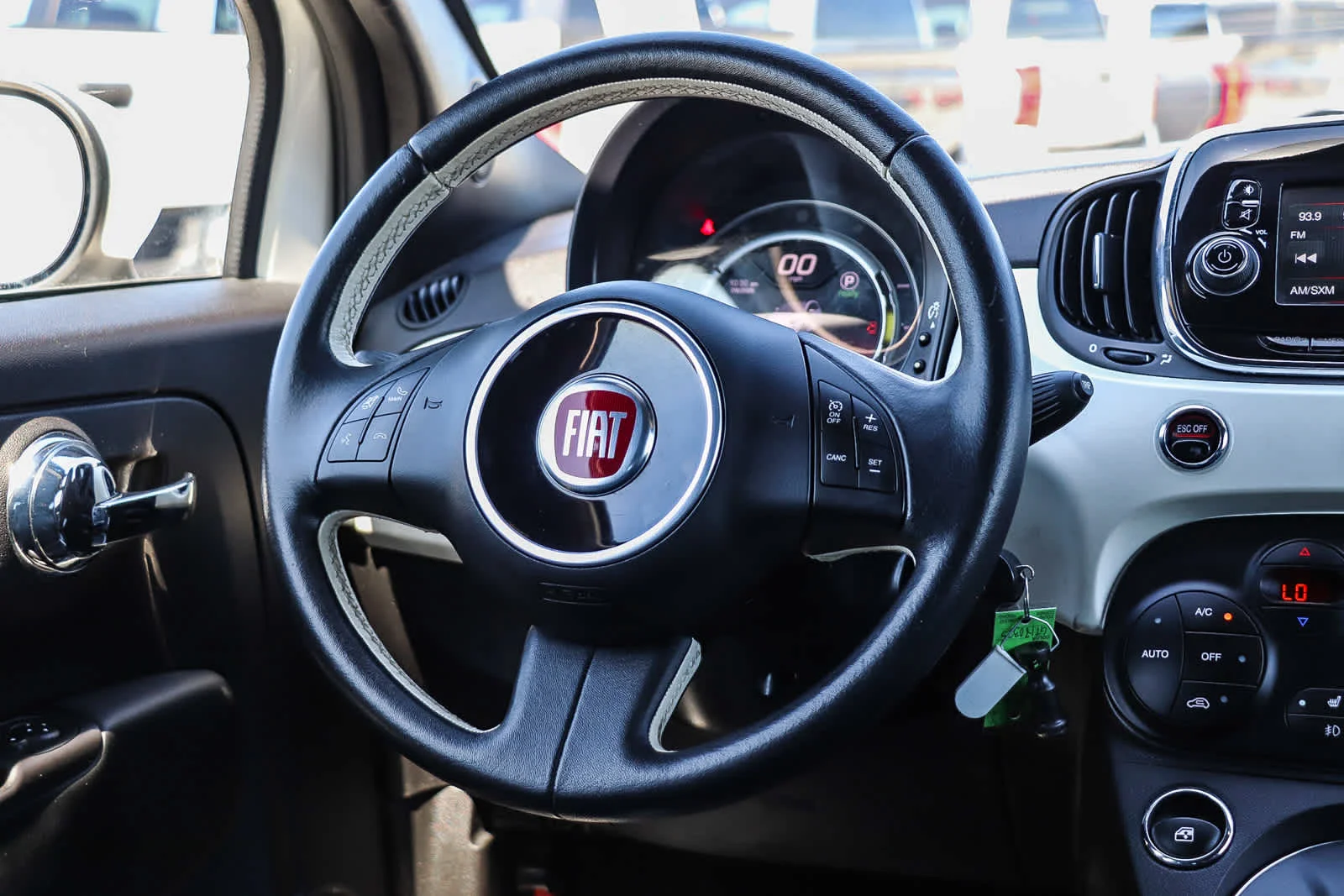 Used 2016 Bianco Perla (Pearl White Tri-Coat) FIAT  image 15