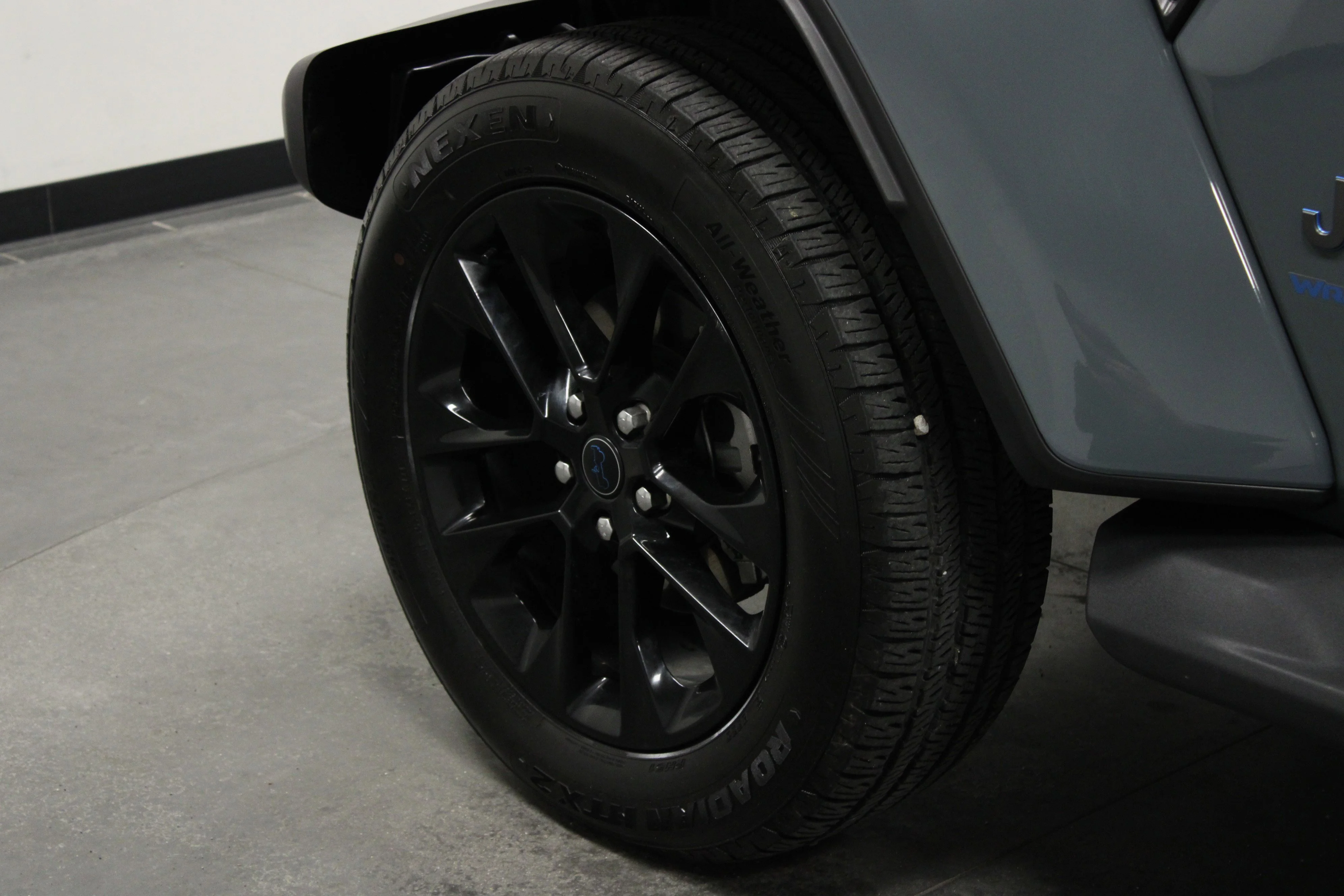 Used 2025 Anvil Clear Coat Jeep Sahara image 10
