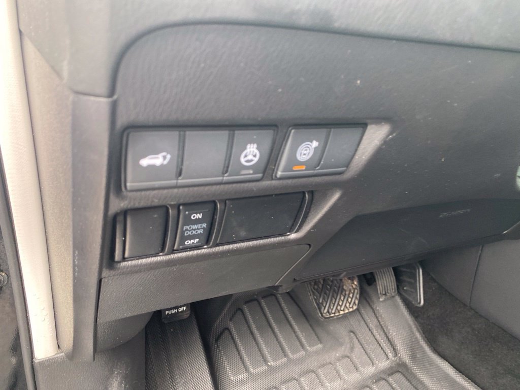 Used 2024 Black Nissan Platinum image 18