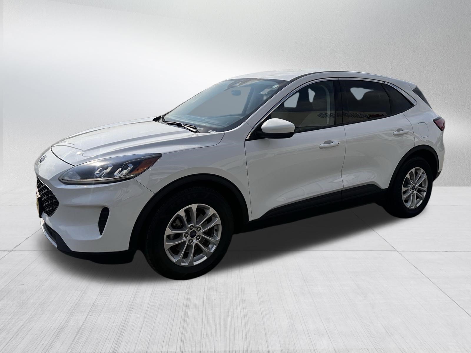 Certified Used 2021 Oxford White Ford SE image 3