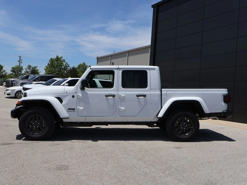 New 2026 Bright White Clear-Coat Exterior Paint Jeep Sport S image 2