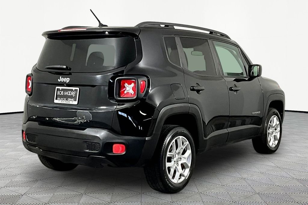 Used 2017 Black Jeep Latitude image 5