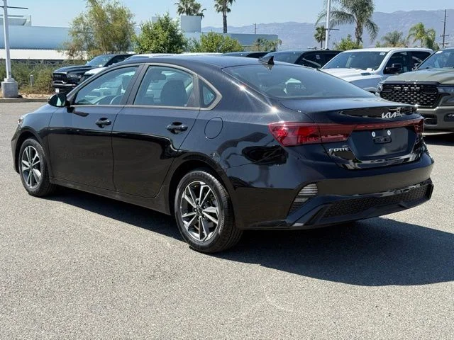 2024 Kia Forte LXS AT's photo