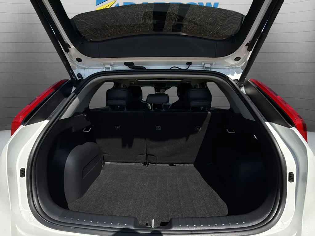 Used 2023 White Kia Wave image 25