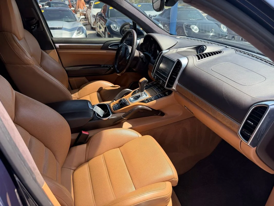 Used 2012  Porsche Turbo image 14