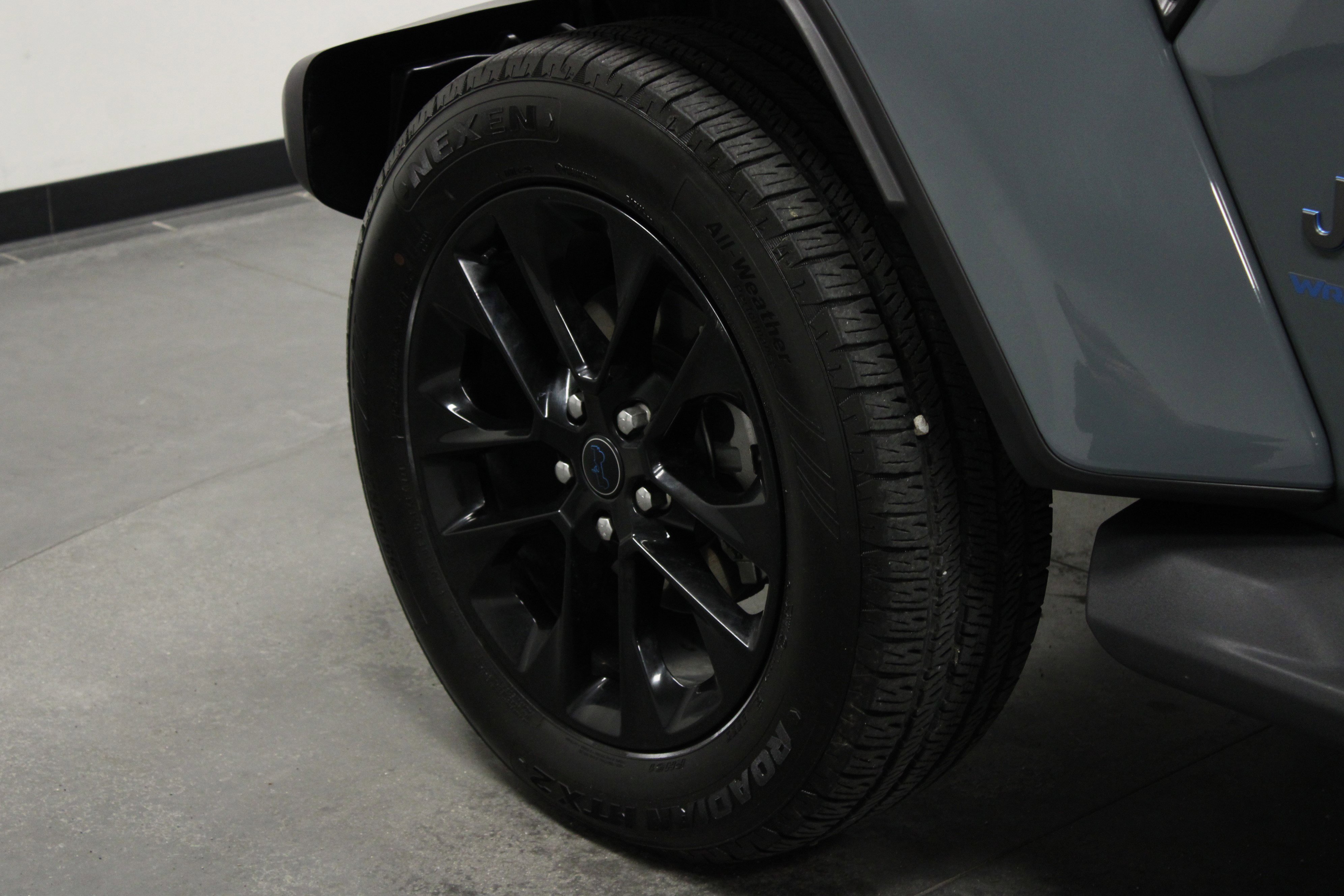 Used 2025 Anvil Clear Coat Jeep Sahara image 10
